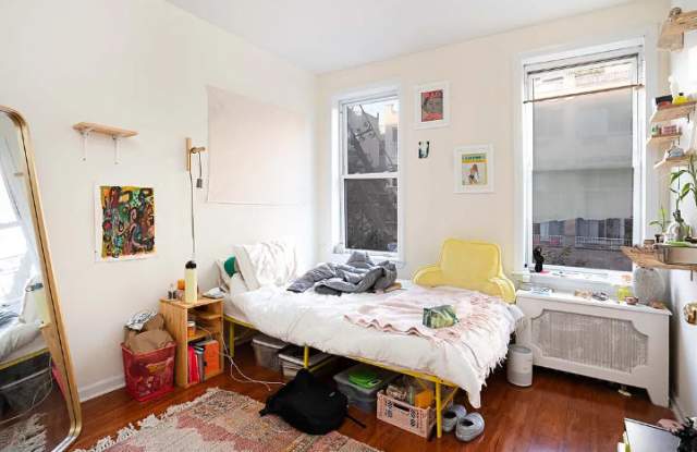 Photo of 518 E 11th St