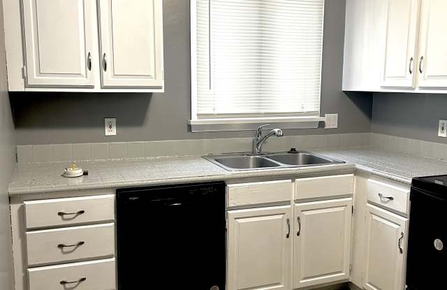 Photo of 5560 Cresthaven Lane - A