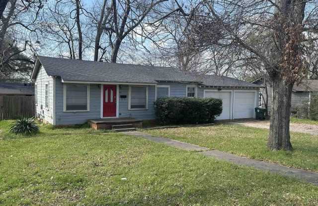 1313 S Tipton Ave
