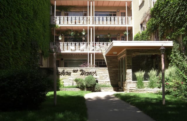 Mirabeau Manor