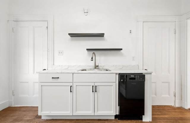 Photo of 168 Elliot St unit: 1