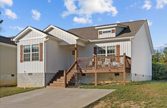 Photo of Pristine 3 Bed 2 Bath Home in Dalton