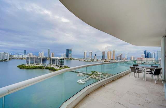 Photo of 7000 ISLAND BL