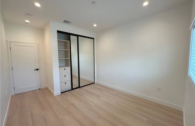 15816 Kingsbury Street