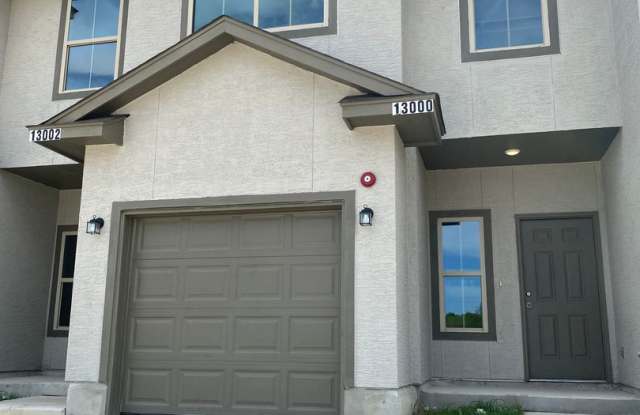 Photo of Charming Townhome Near I-35  Randolph AFB