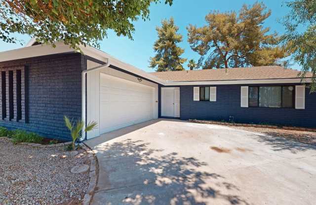 3 bedroom 2 bath home situated on the Golf Course!