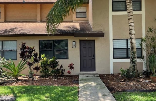 215 Lakeside Cir - 215 Lakeside Circle, Sunrise, FL 33326