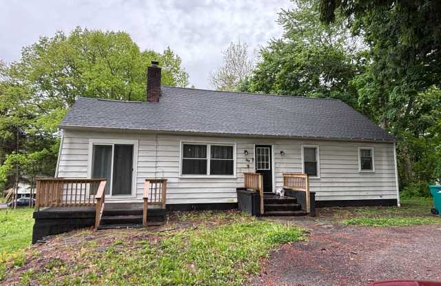 Cute 3 bedroom house located in East Stroudsburg Borough!