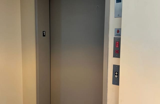 Photo of 320 E Lincoln Ave