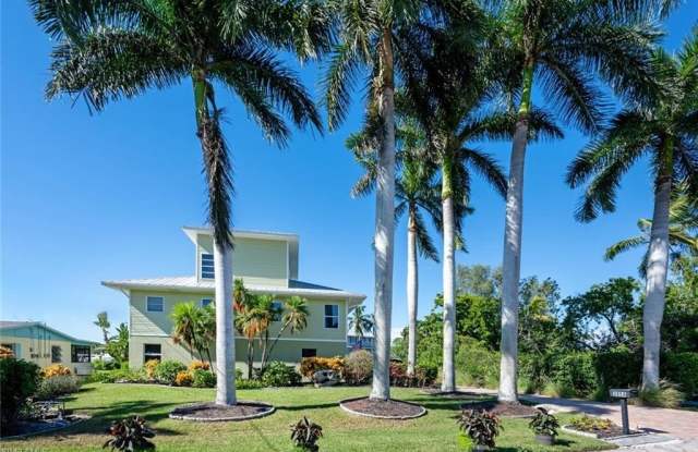 Photo of 3858 Riviera