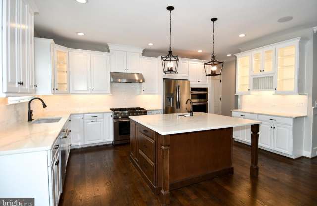 497 N ABINGDON Street