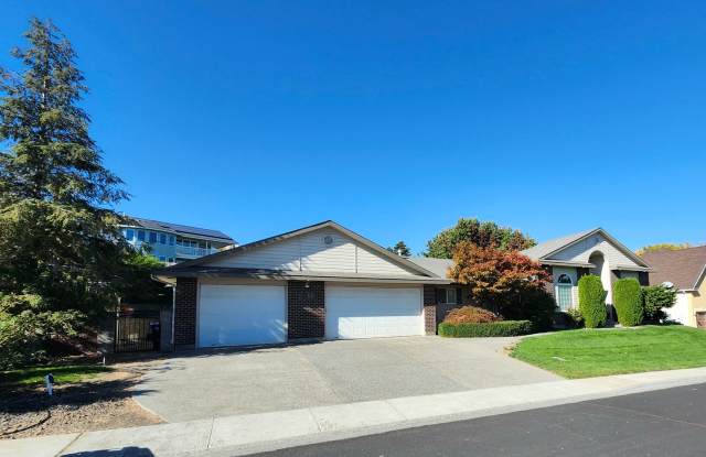 Beautiful Craftsman Style Rambler Must See!!