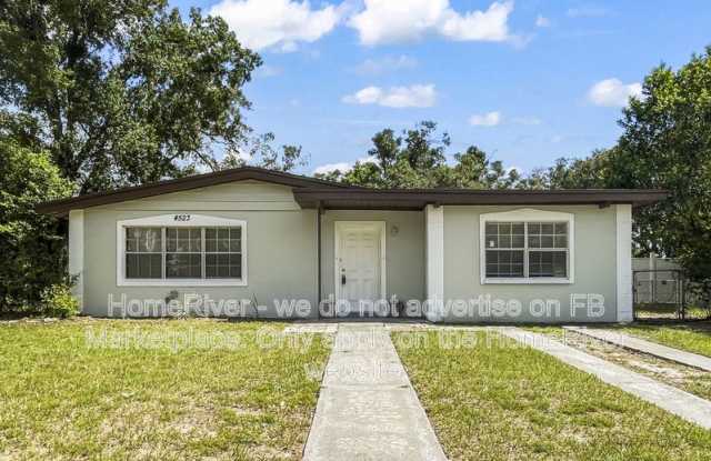 4523 Dolphin Dr