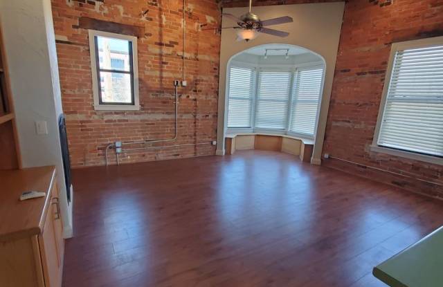 Awesome Downtown Moline Apartment Close to Arsenal