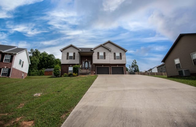 493 Comanche Ct - 493 Comanche Court, Clarksville, TN 37042