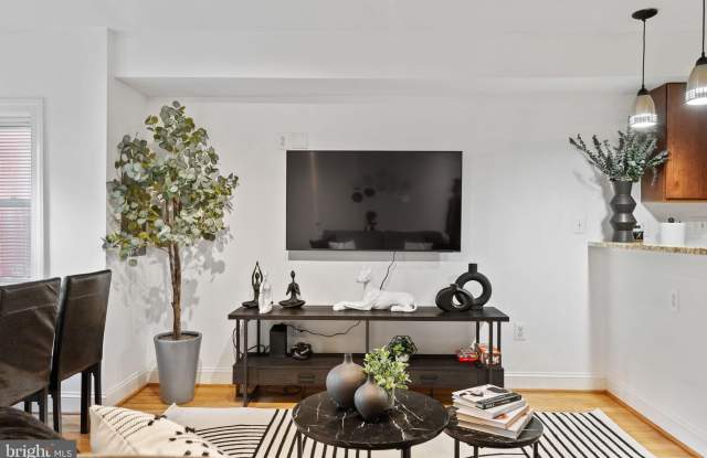 18 N Street NW unit: 2