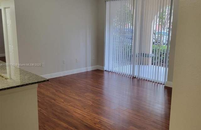 Photo of 2564 CENTERGATE DR