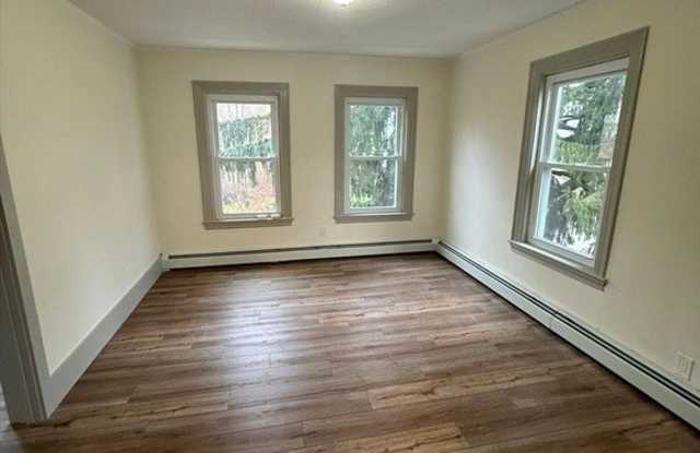 Photo of 18 Railroad Ave. unit: 2