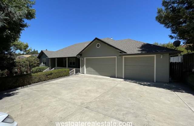 Beautiful 4/2.5 Custom Single Level West Petaluma Home - 786 El Paseo Drive