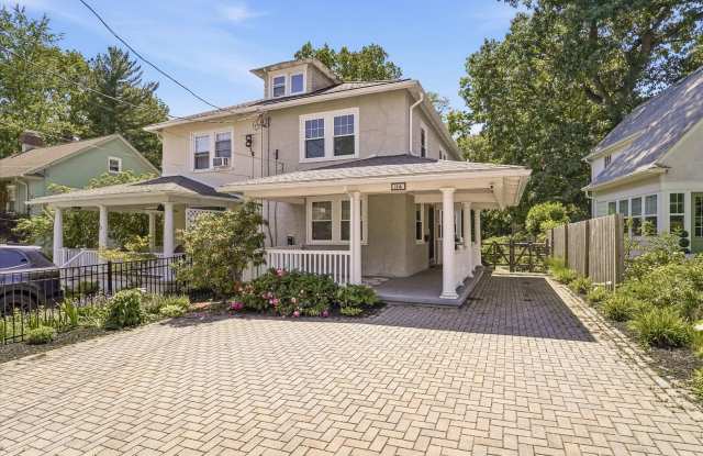 Available Now – Move-In Ready Paoli Gem With Updated Finishes, Loft Space & Parking