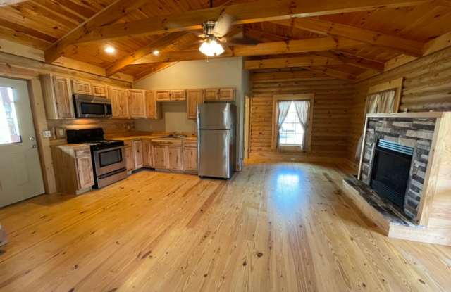 Log Cabin For Rent in Shelbyville - 677 Southlawn Drive, Shelby County, KY 40065
