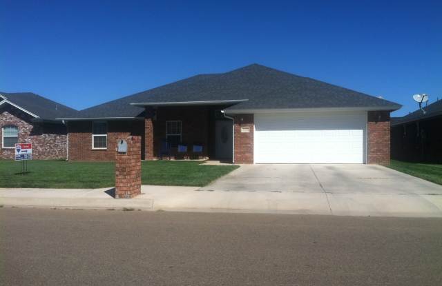 BRICK HOME IN NORTHEAST CLOVIS NEAR MESA SCHOOL