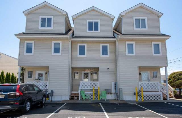 221 N 36 Ave