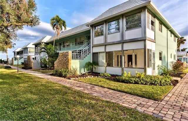 3225 E Riverside DR