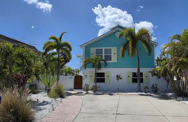 Downtown Gulfport - The Pineapple House