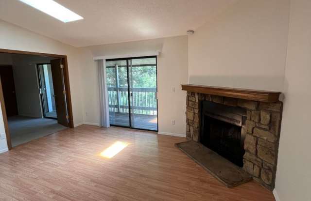 3 Bed 2 Bath Updated Unit in Robinwood