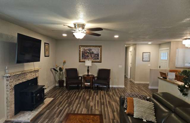 Photo of LARGE 4 BEDROOM 3 BATH FULLY FURNISHED HOUSE