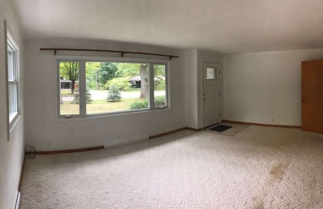 Spacious 3BR Home on Quiet Cul-de-Sac – Minutes from Downtown TC!