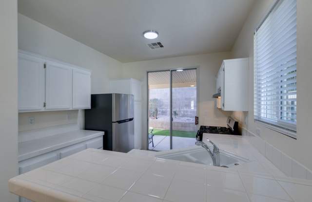 SUMMERLIN BEAUTY*UPGRADED*COMMUNITY POOL*3 BEDROOMS*STAINLESS STEEL APPLIANCES*