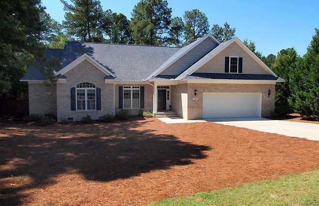 130 Oakmont Circle - 130 Oakmont Circle, Pinehurst, NC 28374