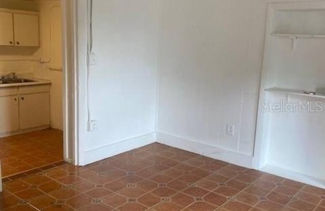 1045 E LAKE PARKER DRIVE