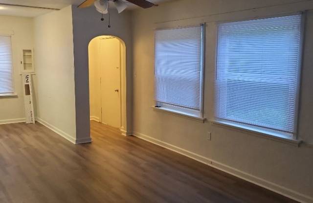 Charming Vintage Three Bedroom In Camas