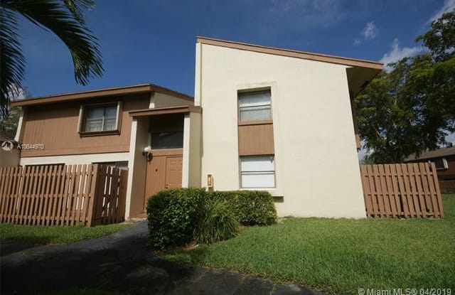 10905 SW 113th Pl - 10905 Southwest 113th Place, Kendall, FL 33176