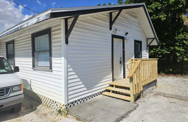 522 1/2 15th Street North