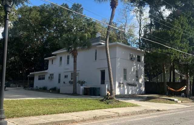 619 SE WENONA AVENUE