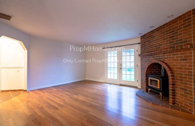 Three Bedroom Plus Bonus In West Linn - Sunset!