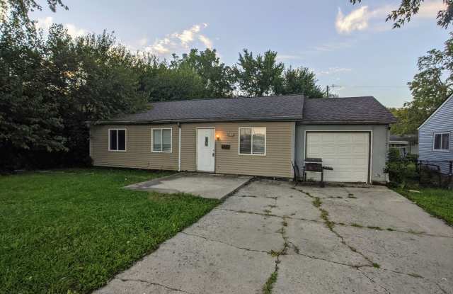 Photo of Spacious 3 bed 1 bath ranch style home.