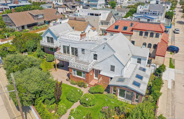 12 Ocean Boulevard