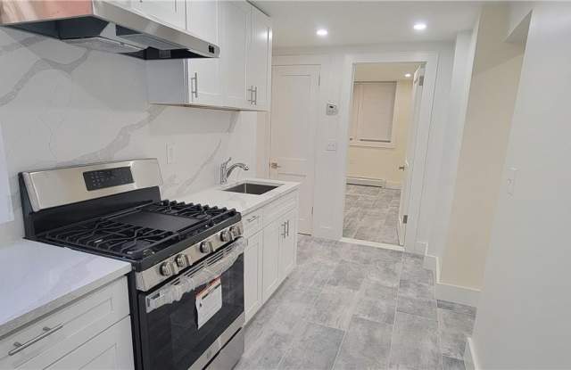 15 Woodlawn Avenue
