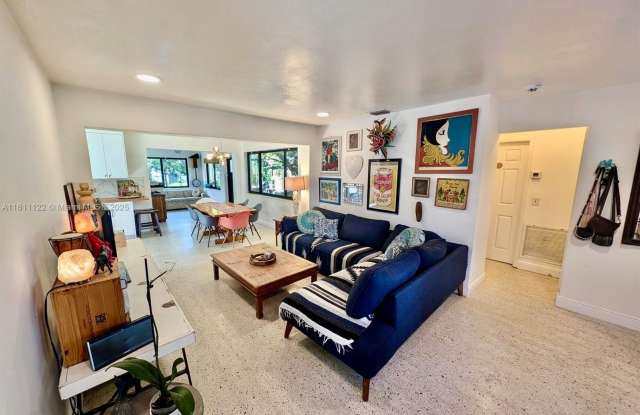 Photo of 722 SW 10th St