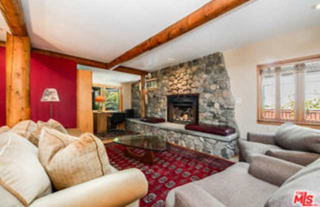 454 East Rustic Road