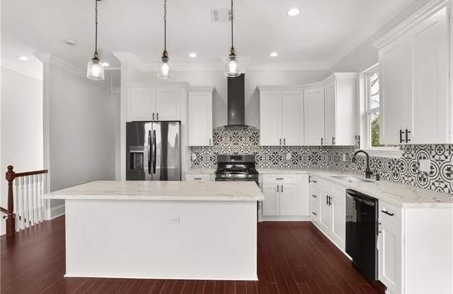 2716 MAGNOLIA Street