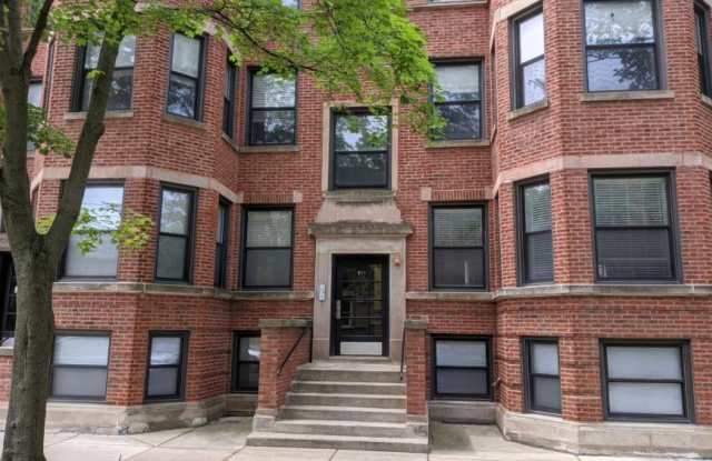 900 Reba Place