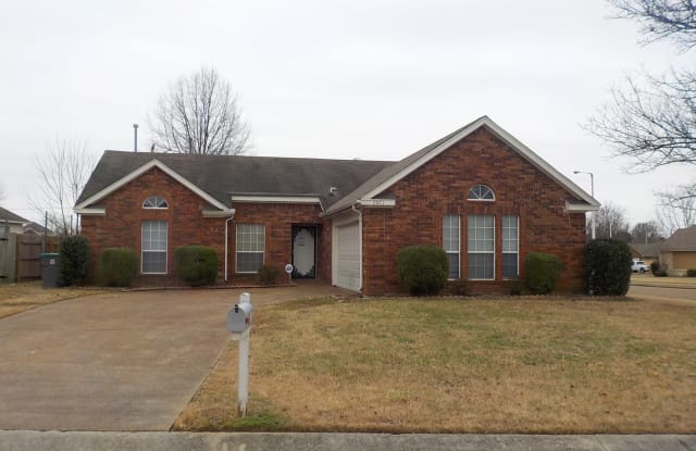 7021 Laura Cir - 7021 Laura Circle North, Memphis, TN 38133