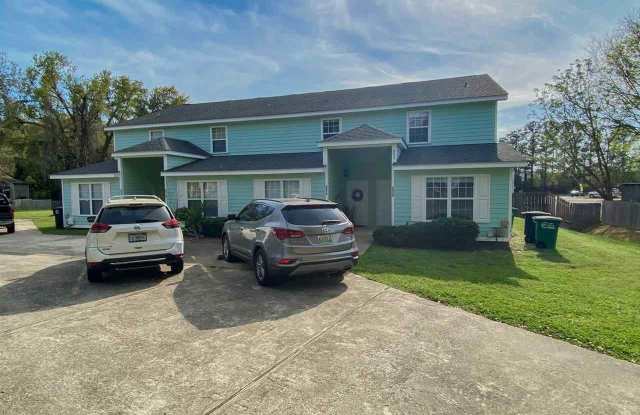 2416 Manzanita Court