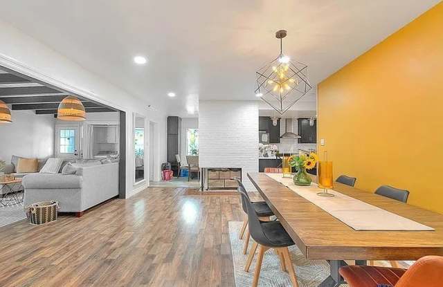 1027 West Durness Street